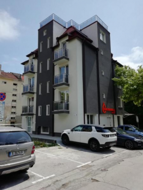 ShamApart, Varna